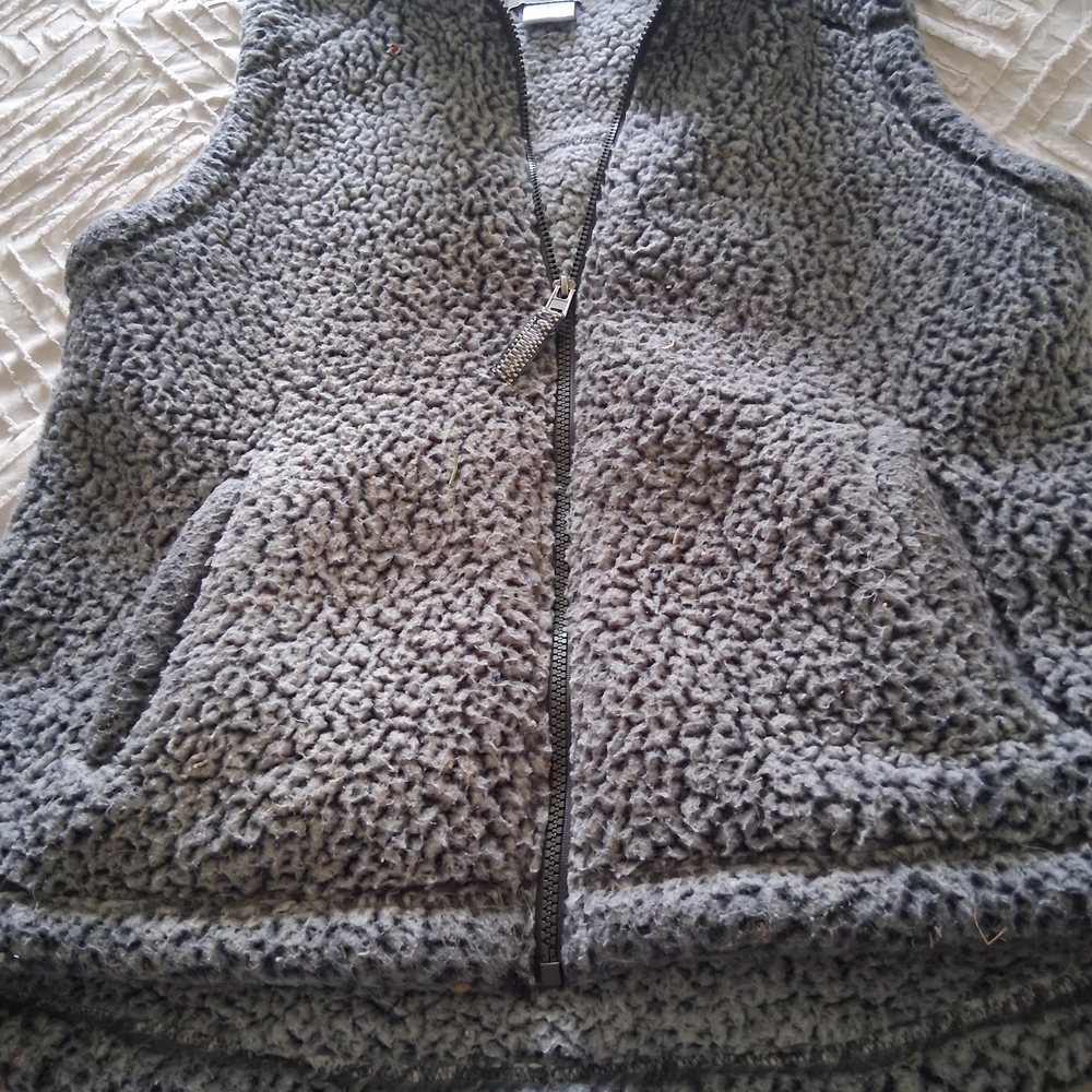 KEREN hart Plush Faux Fur Vest in Light Gray